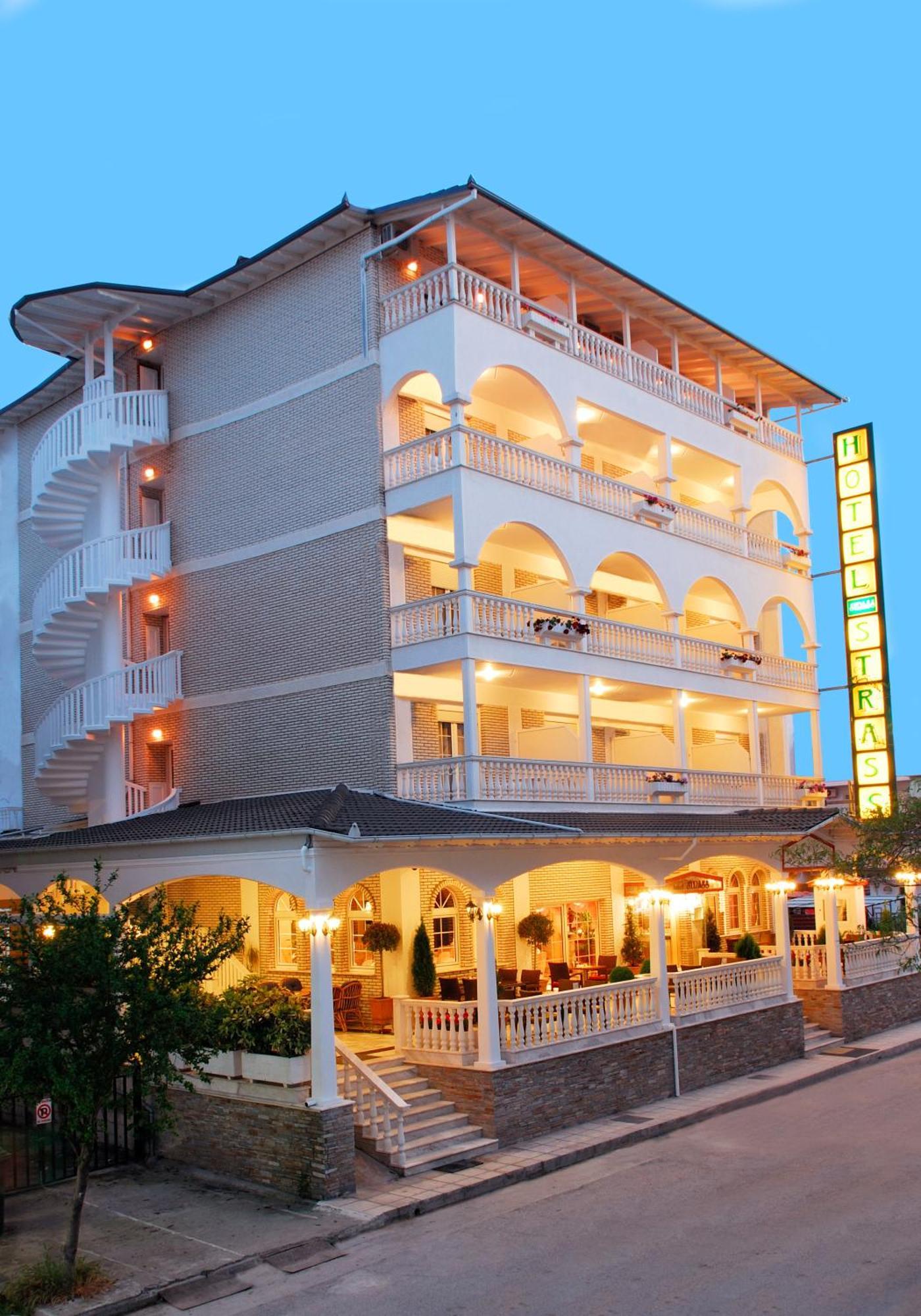 Hotel Strass 3*